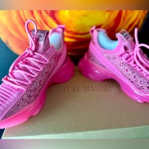 ✨💓 Barbie approved…HOT PINK Steve Madden maxima sneakers 💓✨